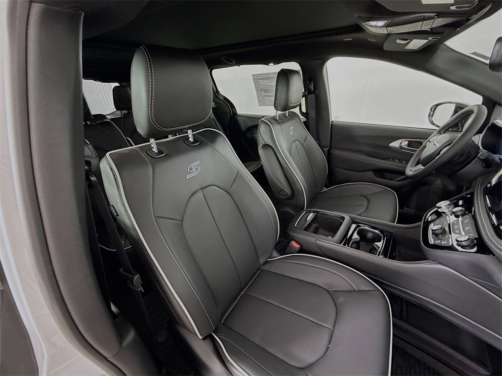 New 2026 Chrysler Pacifica Limited image 31