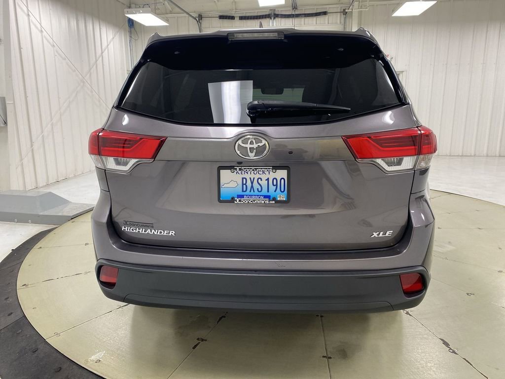 Used 2019 Toyota Highlander XLE FWD image 14