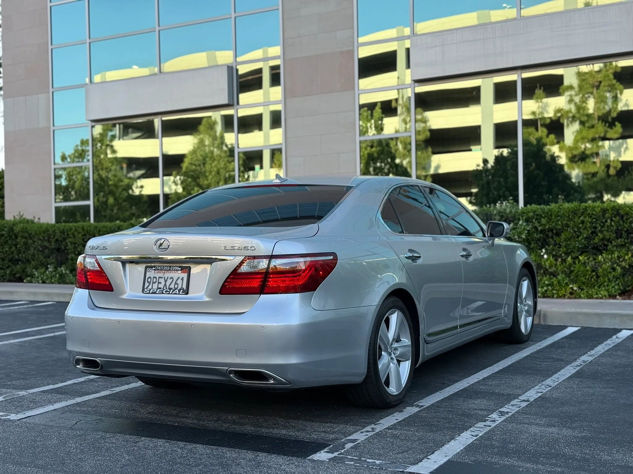 Used 2010 Lexus LS 460 RWD image 5