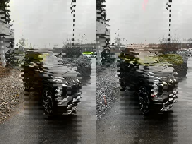 Used 2024 Mitsubishi Outlander SE image 10