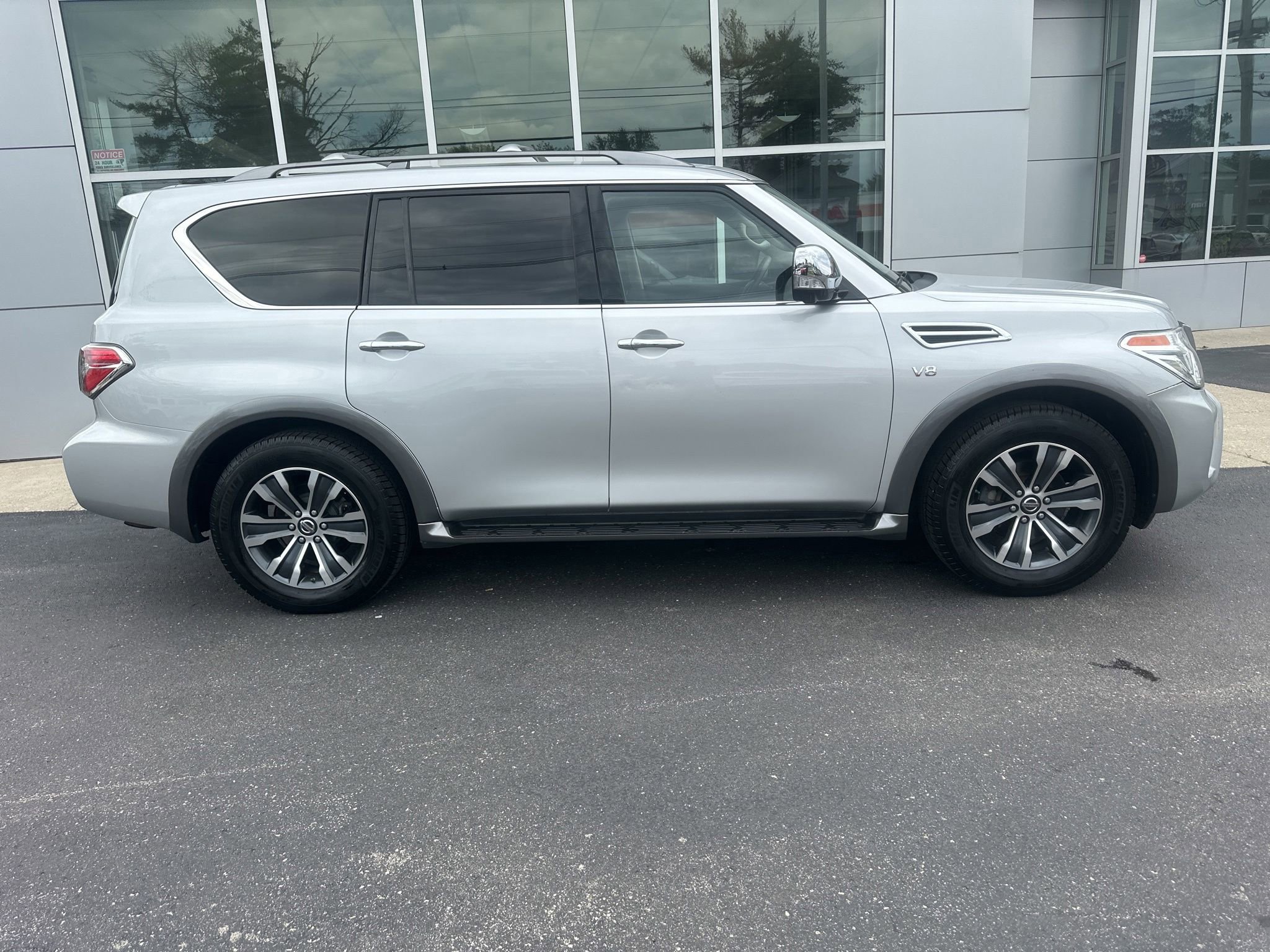 Used 2018 Nissan Armada SL w/ Premium Package AWD/4WD image 2