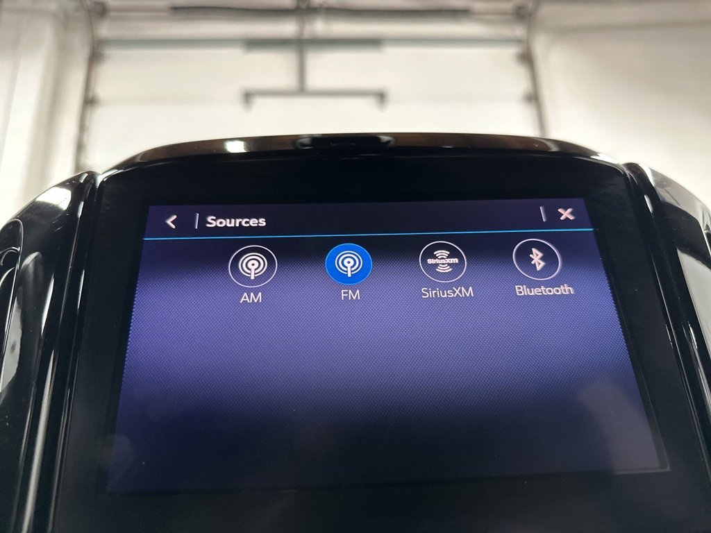 Used 2023 Chevrolet Traverse RS image 32