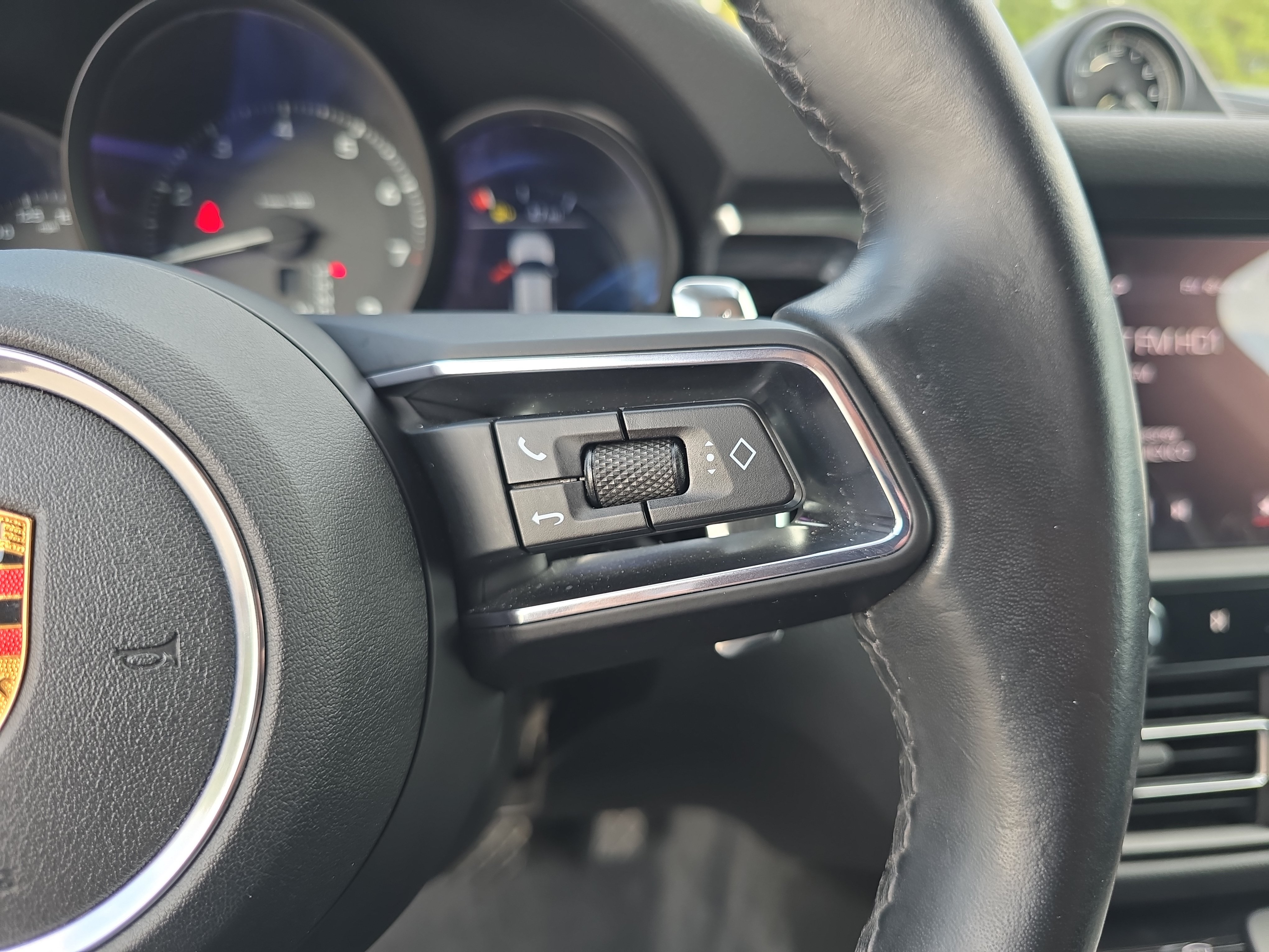 Used 2022 Porsche Macan AWD/4WD image 18