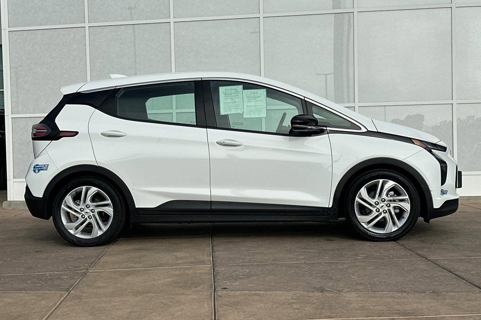 Used 2022 Chevrolet Bolt LT image 3