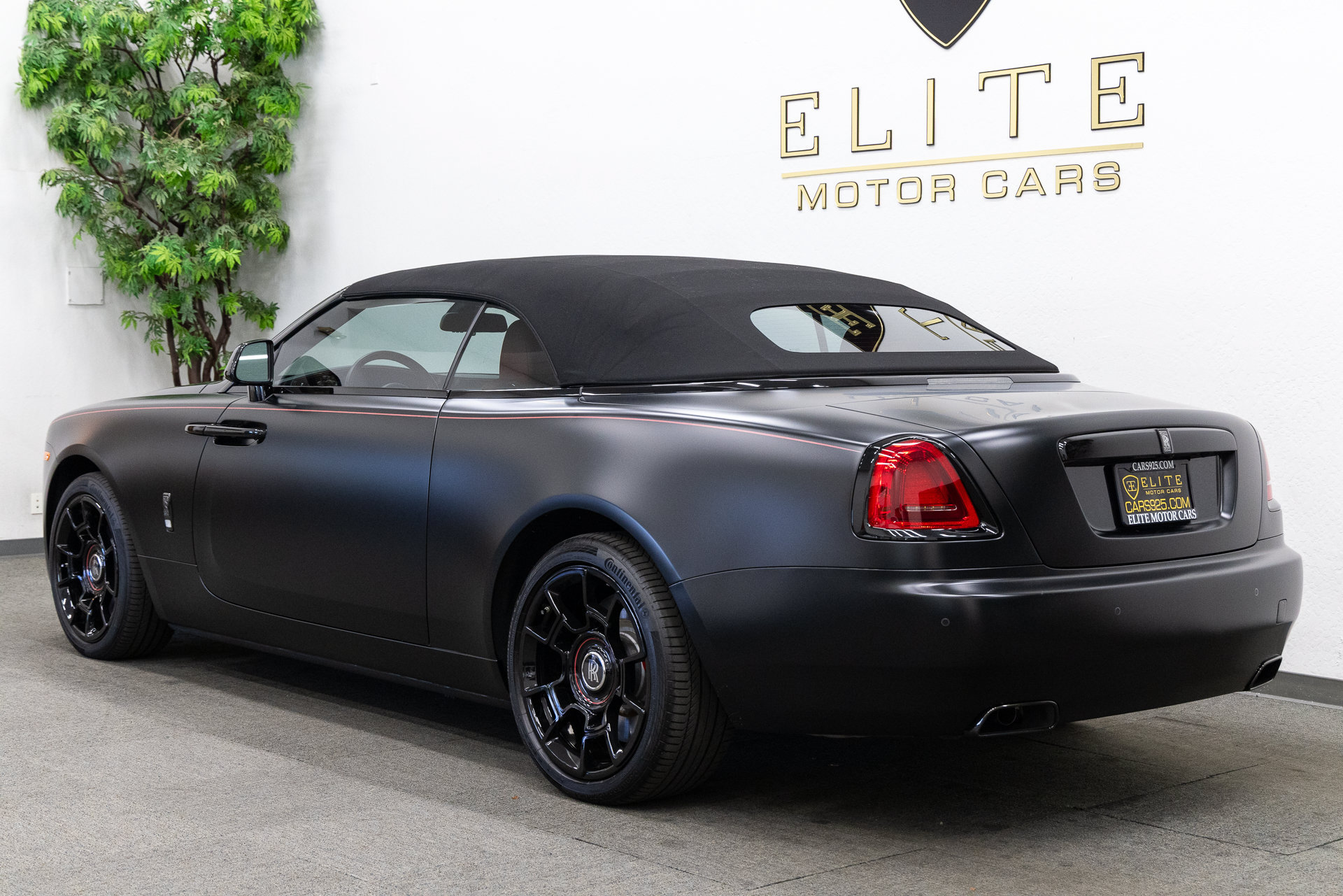 Used 2020 Rolls-Royce Dawn RWD image 27