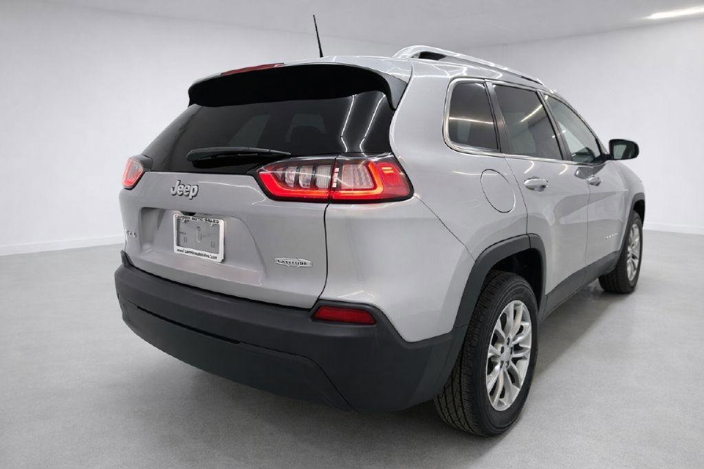 Used 2019 Jeep Cherokee Latitude Plus w/ Cold Weather Group AWD/4WD image 3