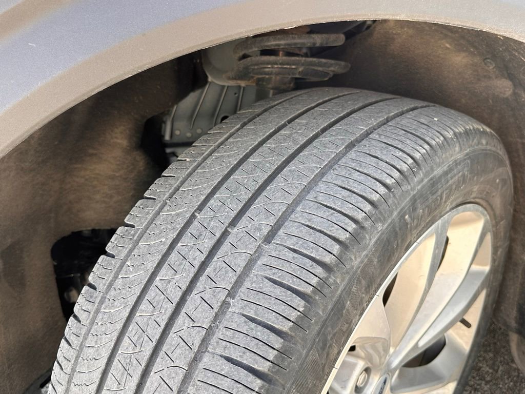 Certified 2023 Ford Explorer Platinum w/ Technology Package image 9