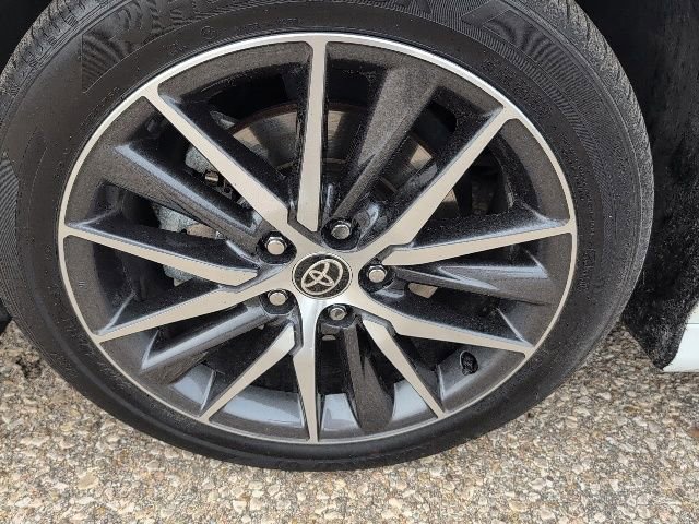 Used 2022 Toyota Camry XLE image 22