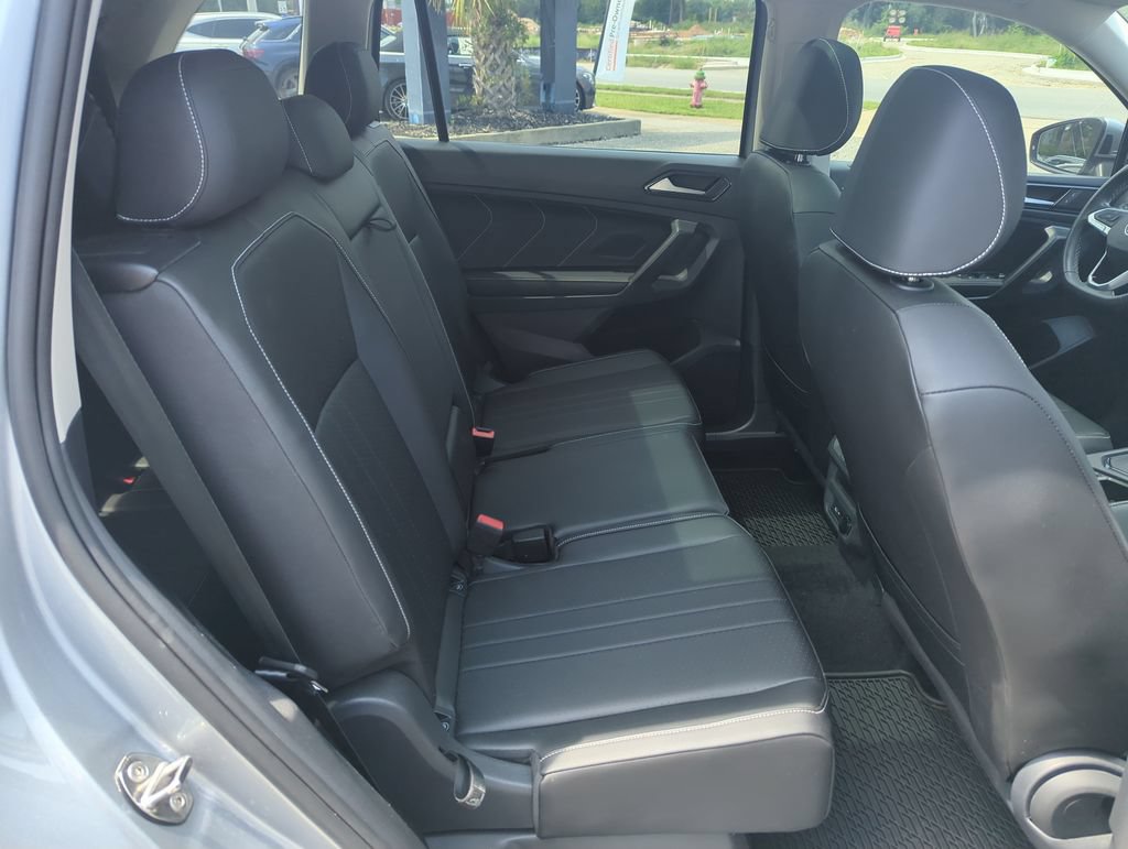 Certified 2023 Volkswagen Tiguan SE w/ Panoramic Sunroof Package FWD image 33