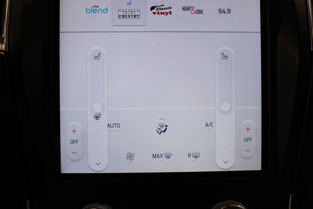 Used 2021 Ford Edge Titanium image 34