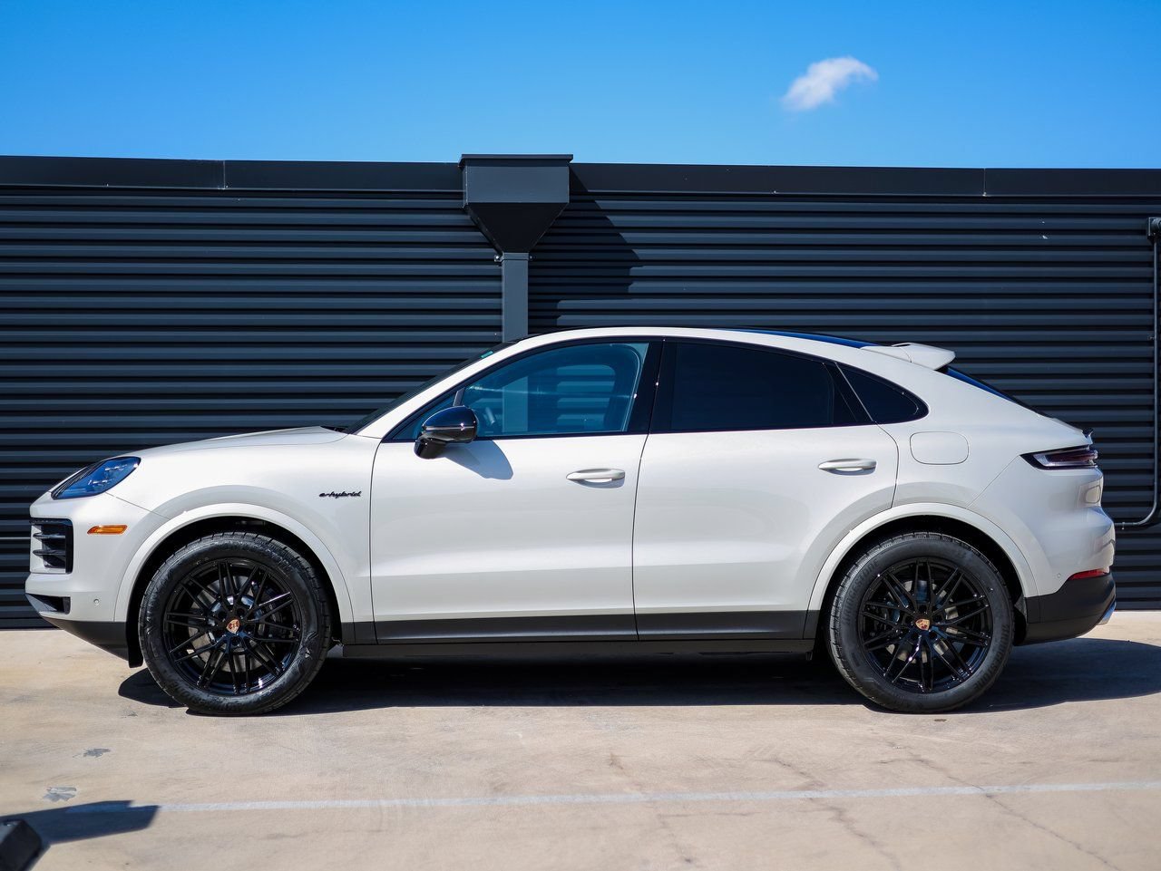 New 2026 Porsche Cayenne E-Hybrid Coupe AWD/4WD image 2