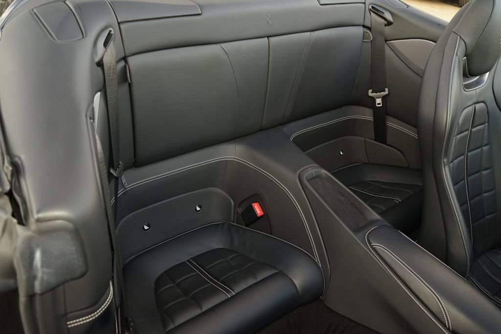 Used 2019 Ferrari Portofino image 12