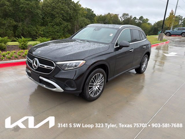 Used 2025 Mercedes-Benz GLC 300 4MATIC image 3