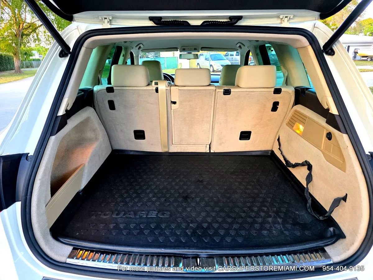 Used 2011 Volkswagen Touareg Sport image 46