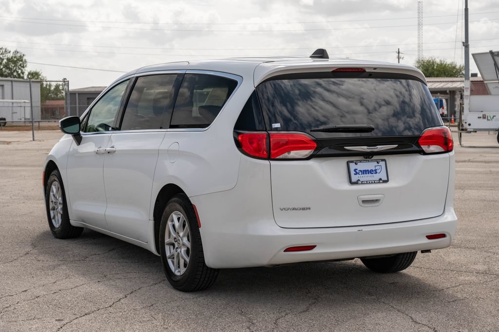 Used 2023 Chrysler Voyager LX FWD image 6