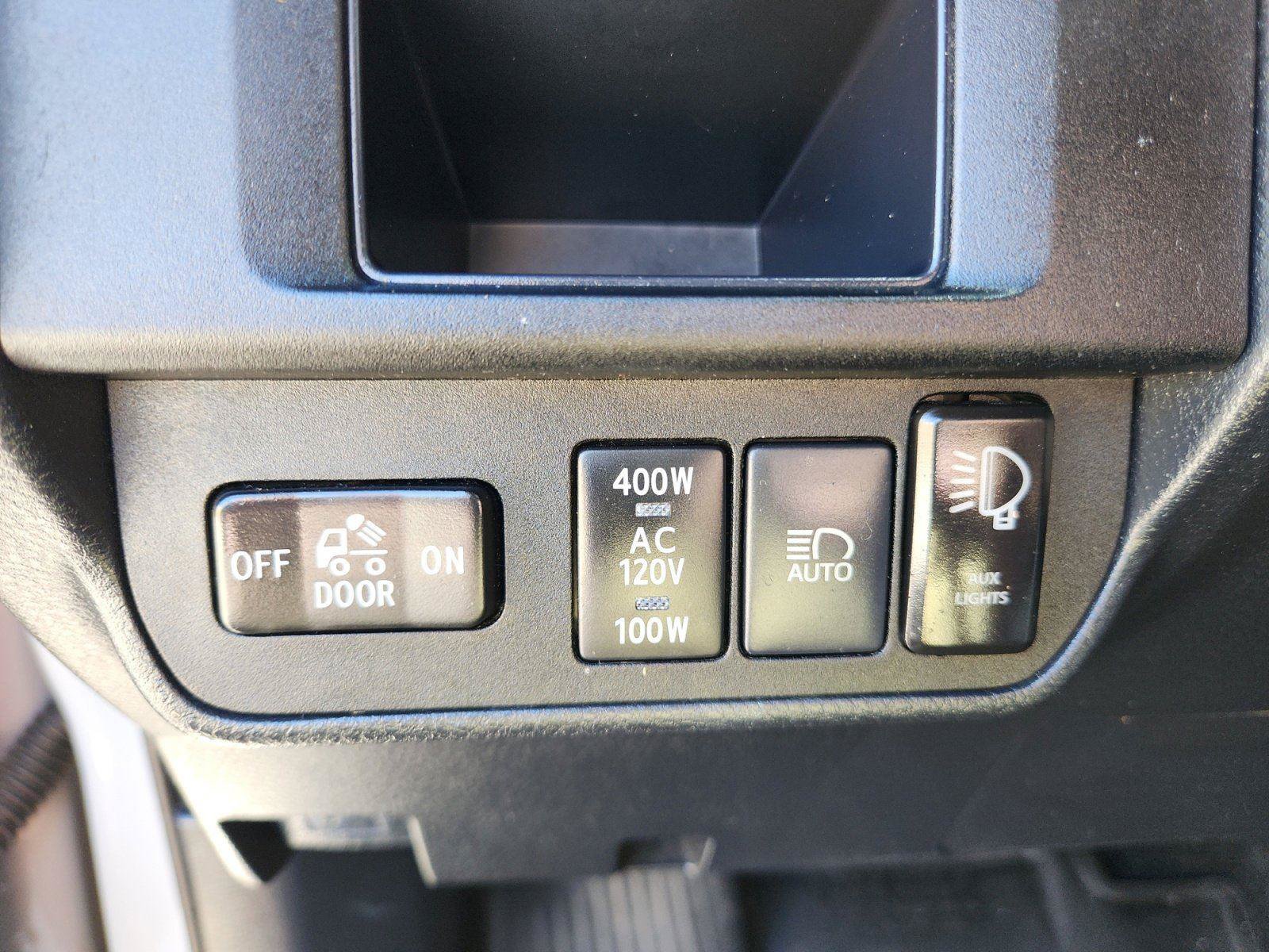 Used 2018 Toyota Tacoma TRD Sport AWD/4WD image 18