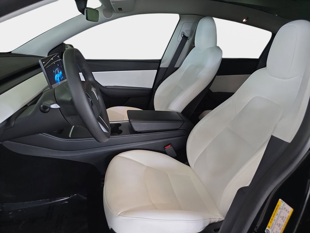 Used 2022 Tesla Model Y Long Range image 17