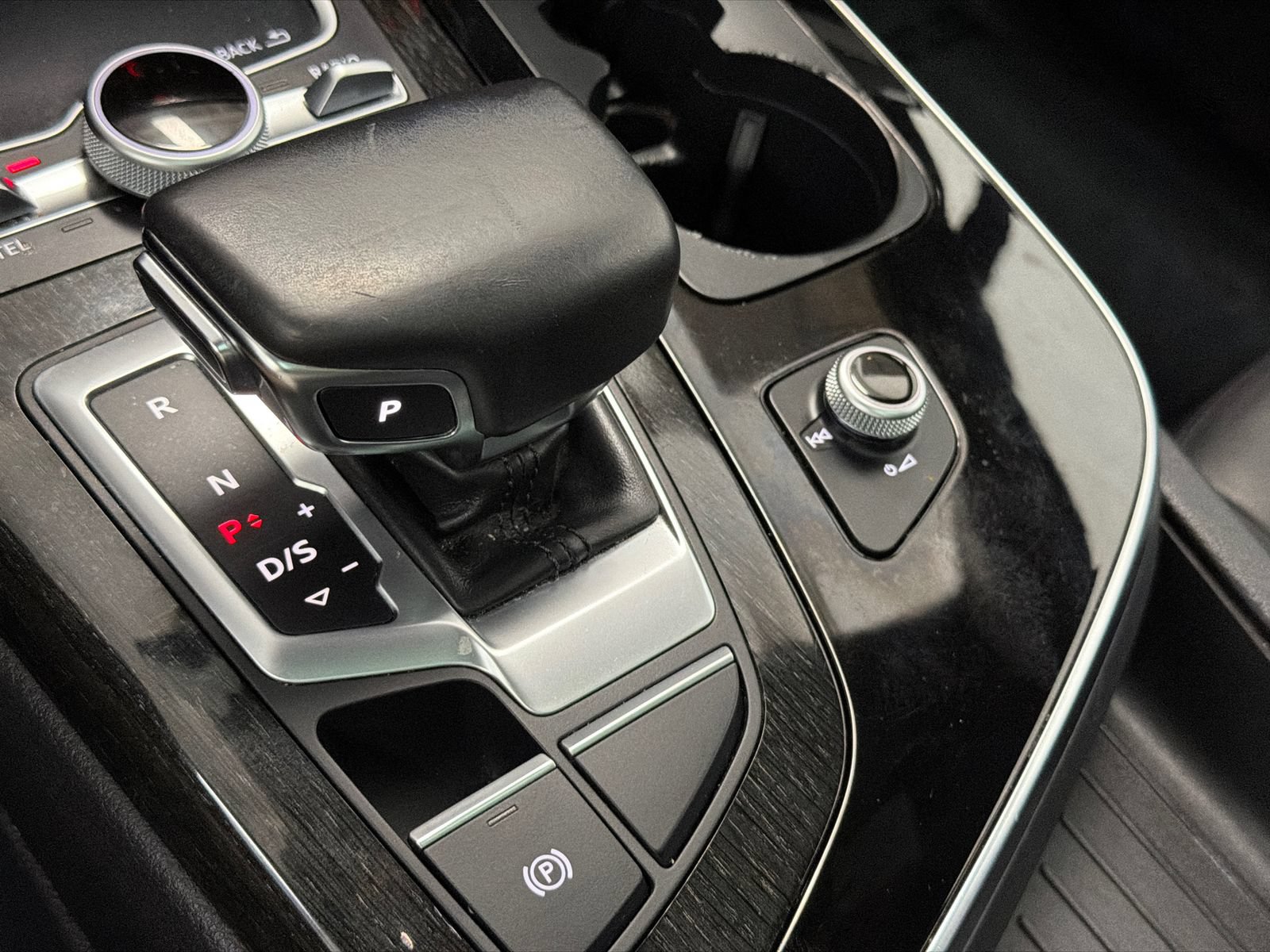 Used 2017 Audi Q7 3.0T Premium Plus AWD/4WD image 38
