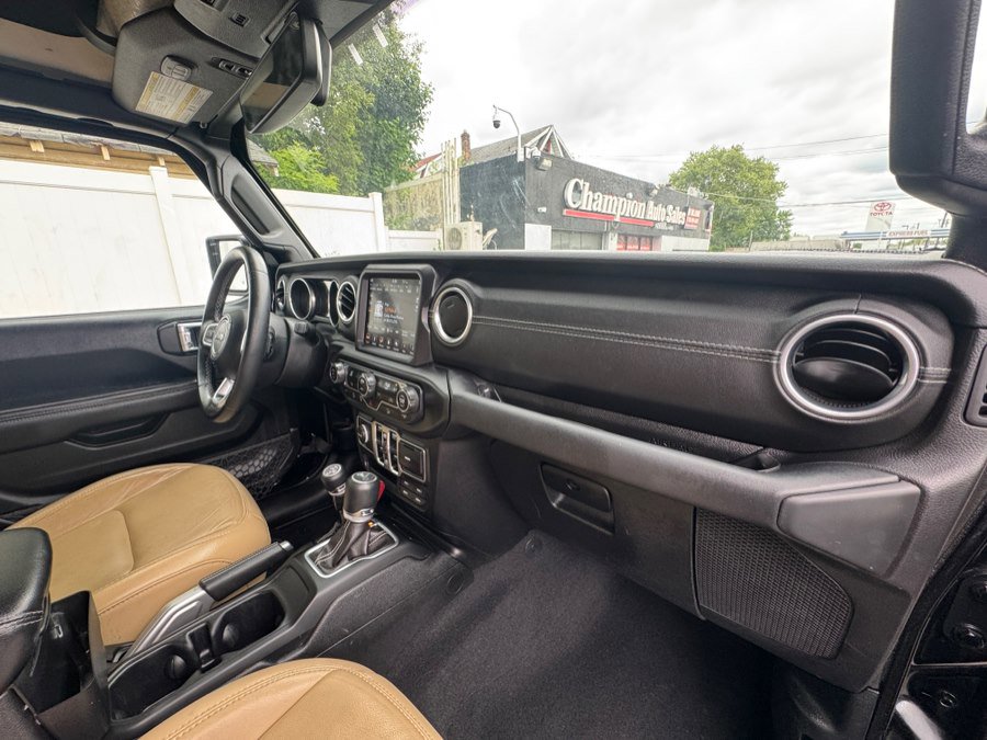 Used 2018 Jeep Wrangler Unlimited Sahara AWD/4WD image 44