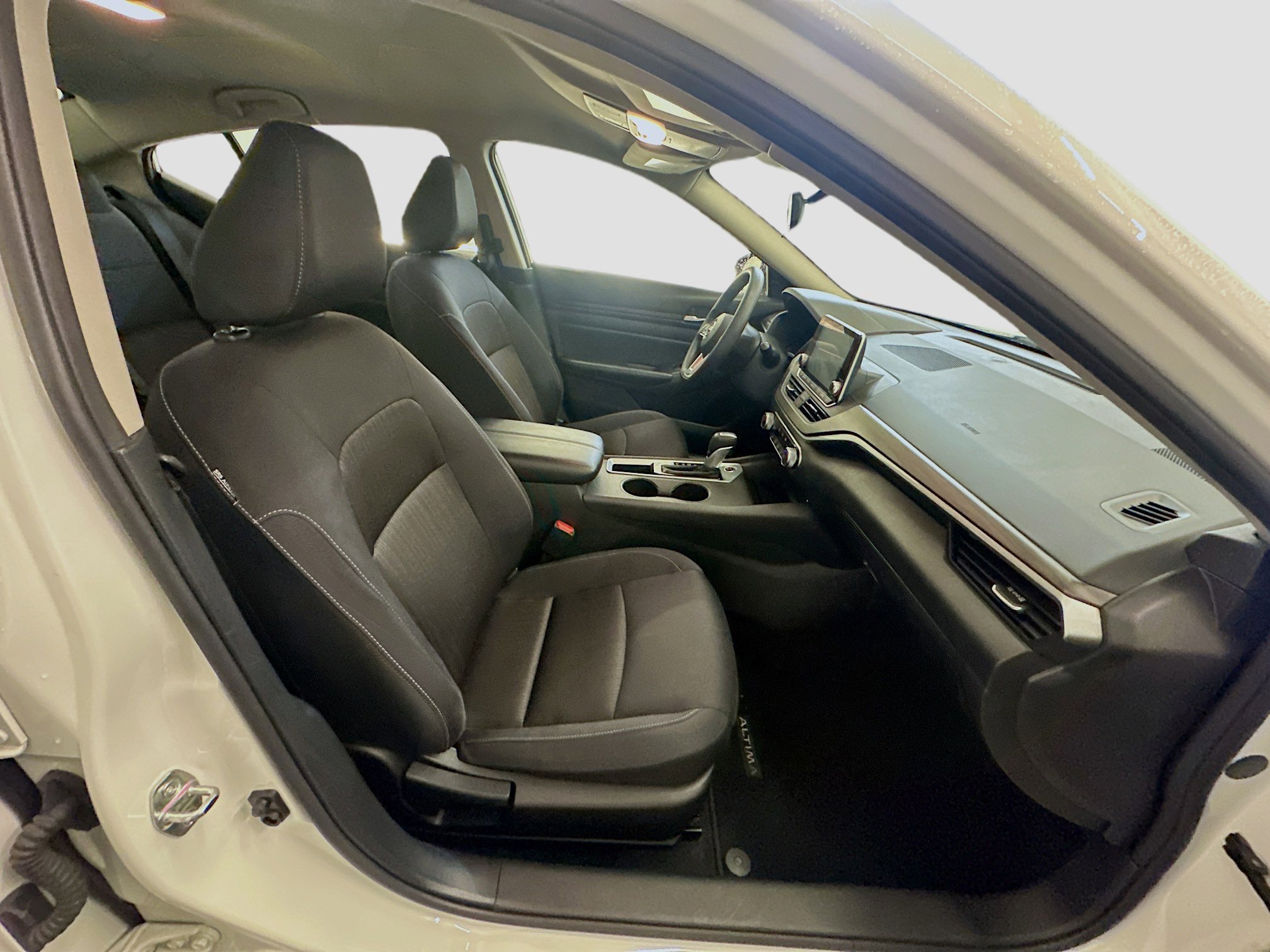 Used 2025 Nissan Altima 2.5 SV image 31