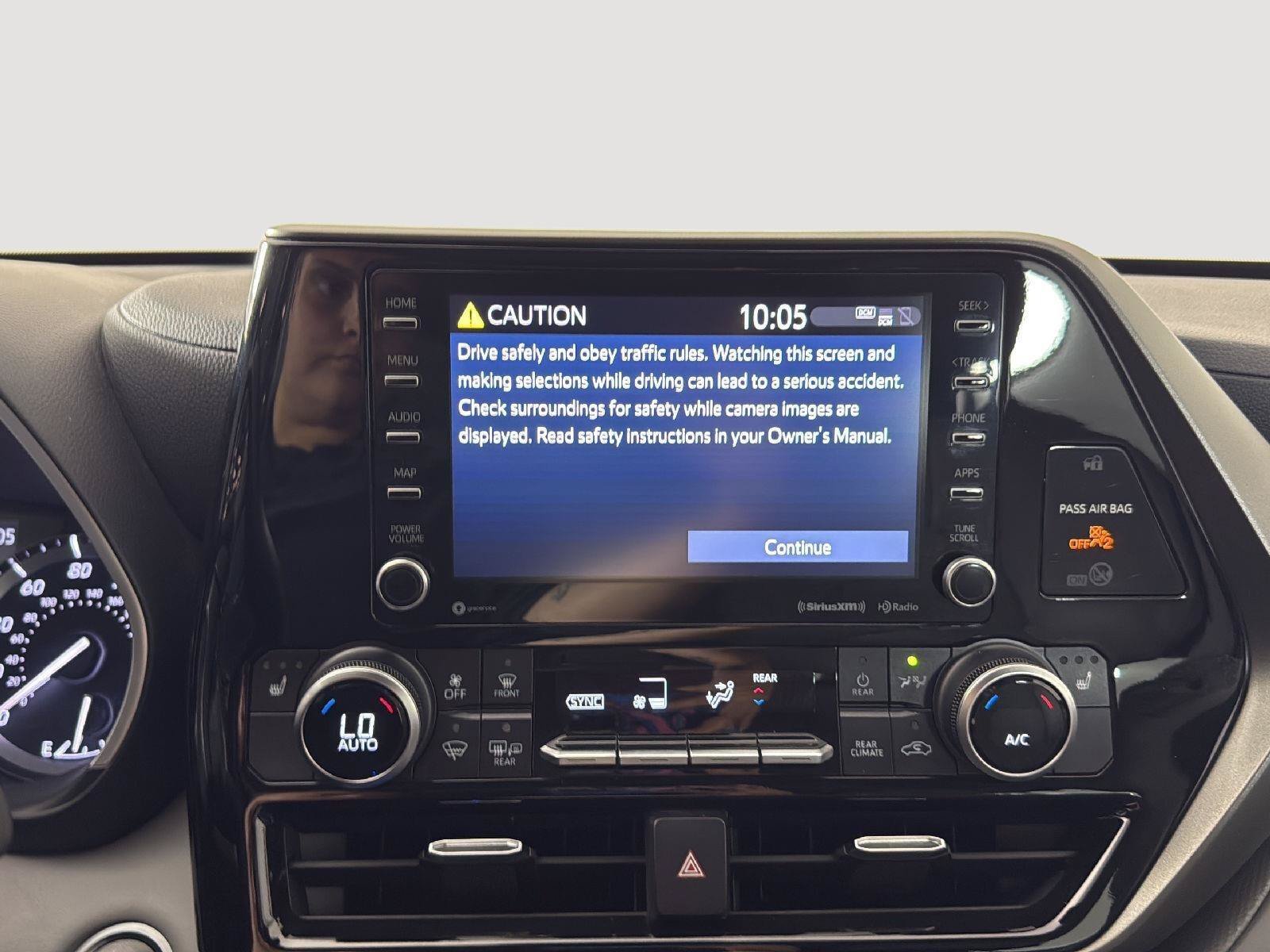 Used 2021 Toyota Highlander XLE AWD/4WD image 12