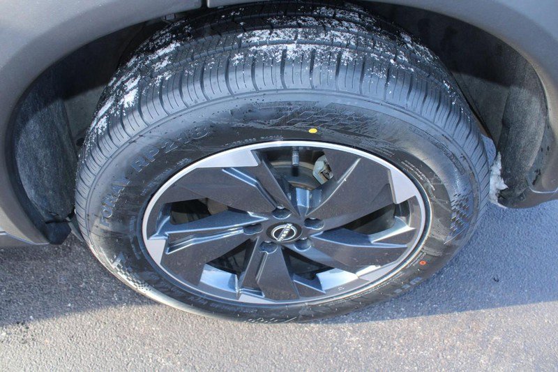 Used 2024 Nissan Rogue SV image 8