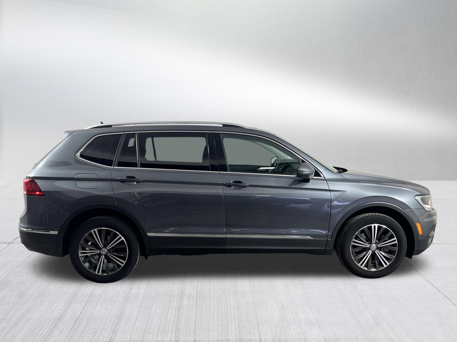 Used 2019 Volkswagen Tiguan SEL w/ 3rd Row Seat Package image 8