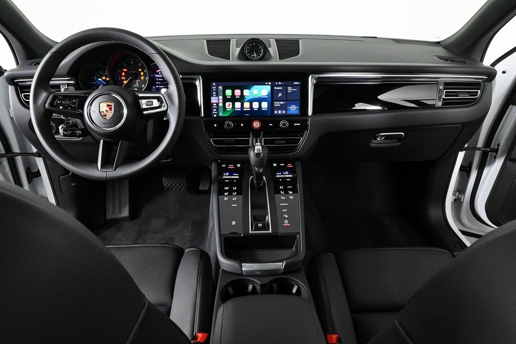 Certified 2025 Porsche Macan image 20