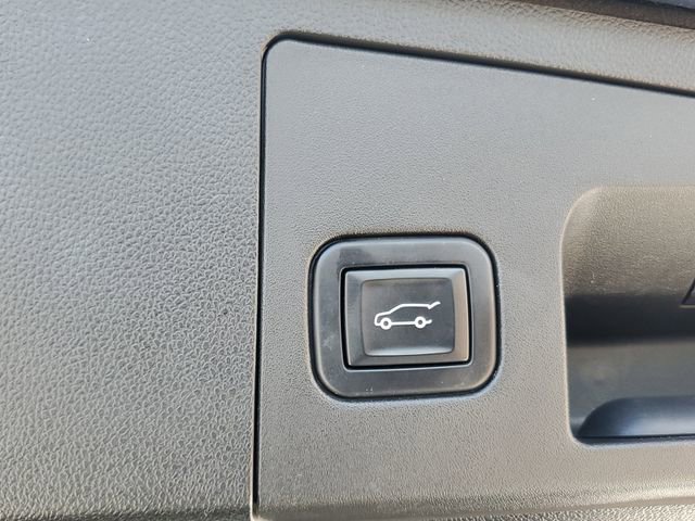 Used 2022 Cadillac XT4 Luxury w/ Driver Awareness Package image 10