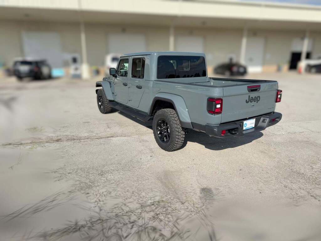 New 2025 Jeep Gladiator Sport image 8