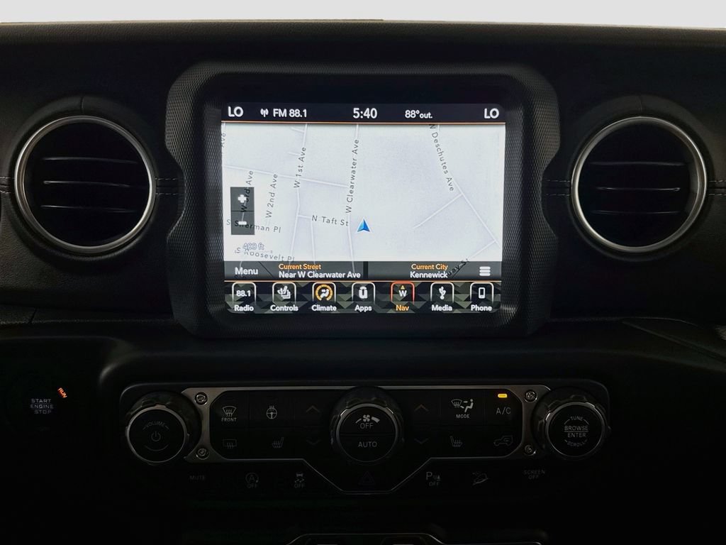 Used 2018 Jeep Wrangler Unlimited Sahara AWD/4WD image 16