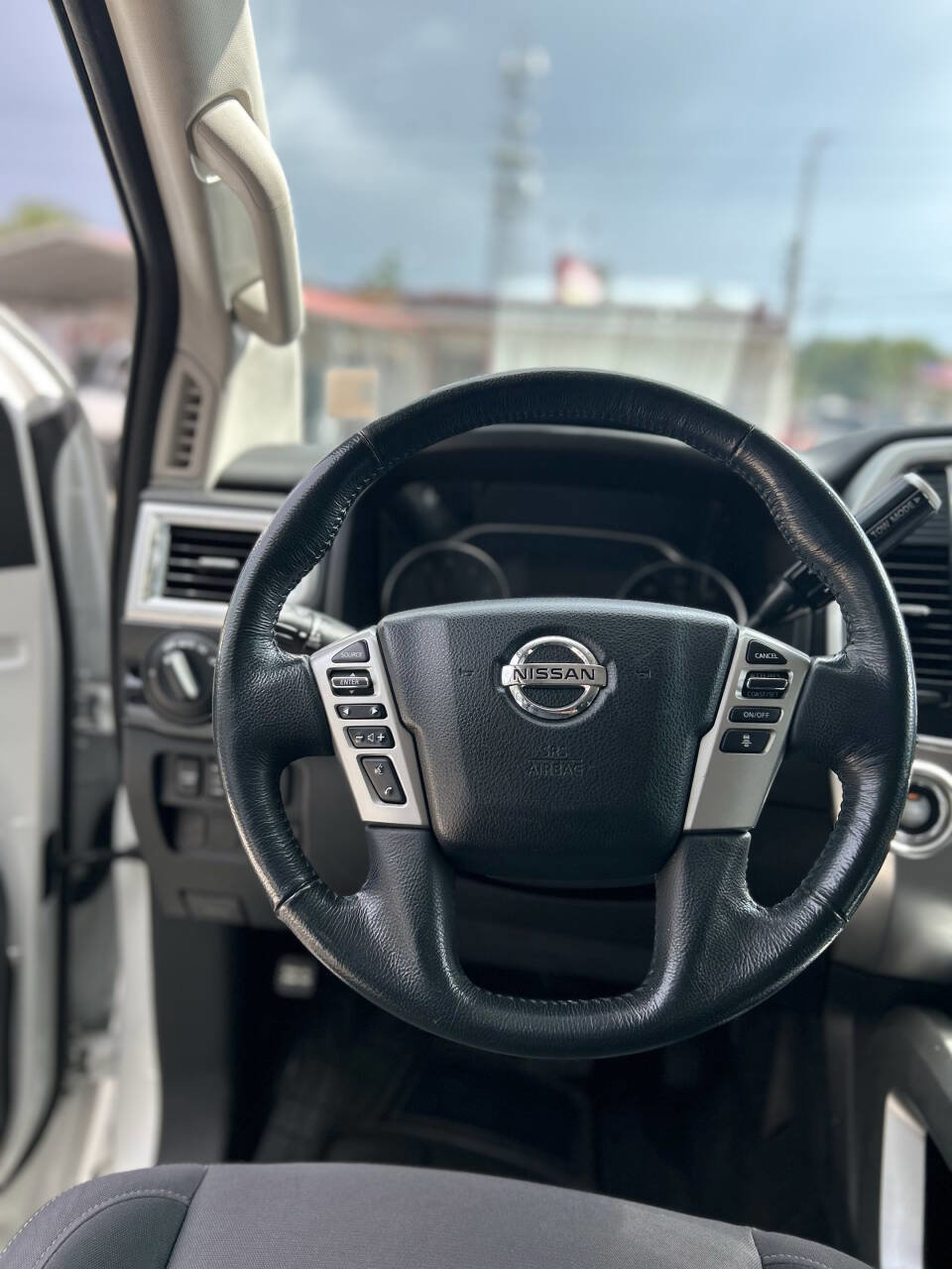 Used 2020 Nissan Titan SV w/ SV Convenience Package image 12