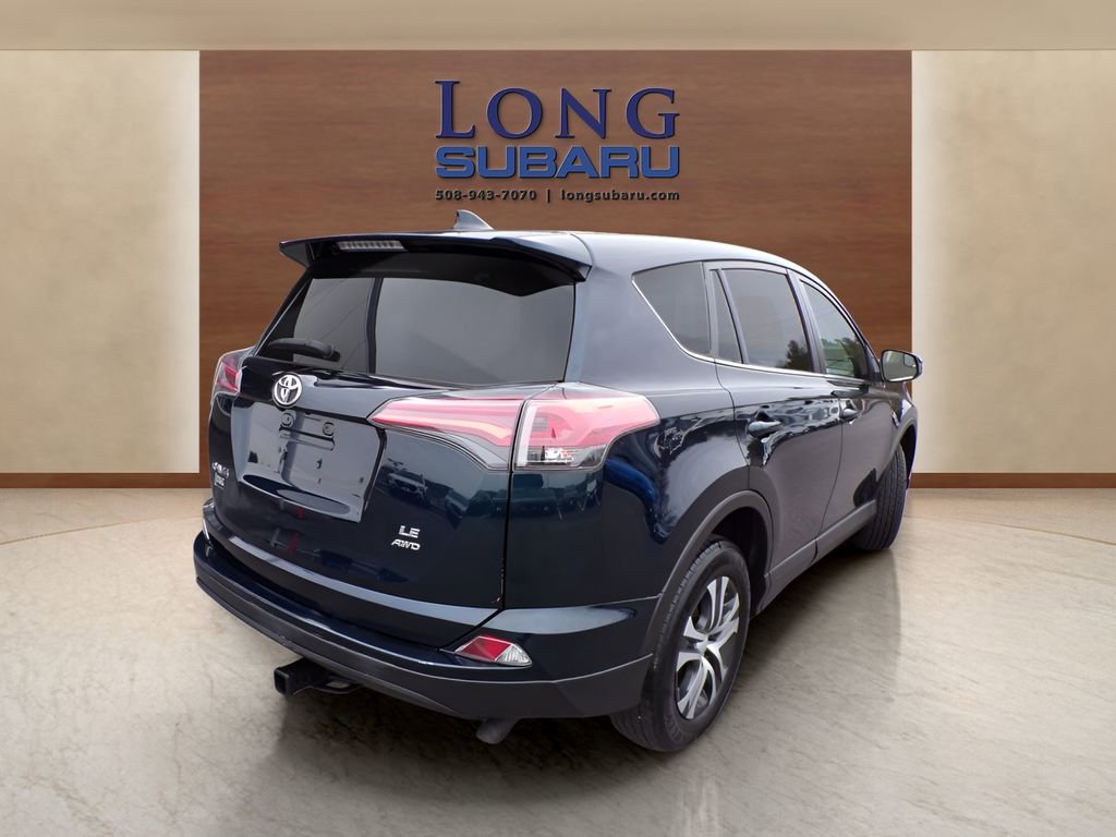 Used 2018 Toyota RAV4 LE image 10