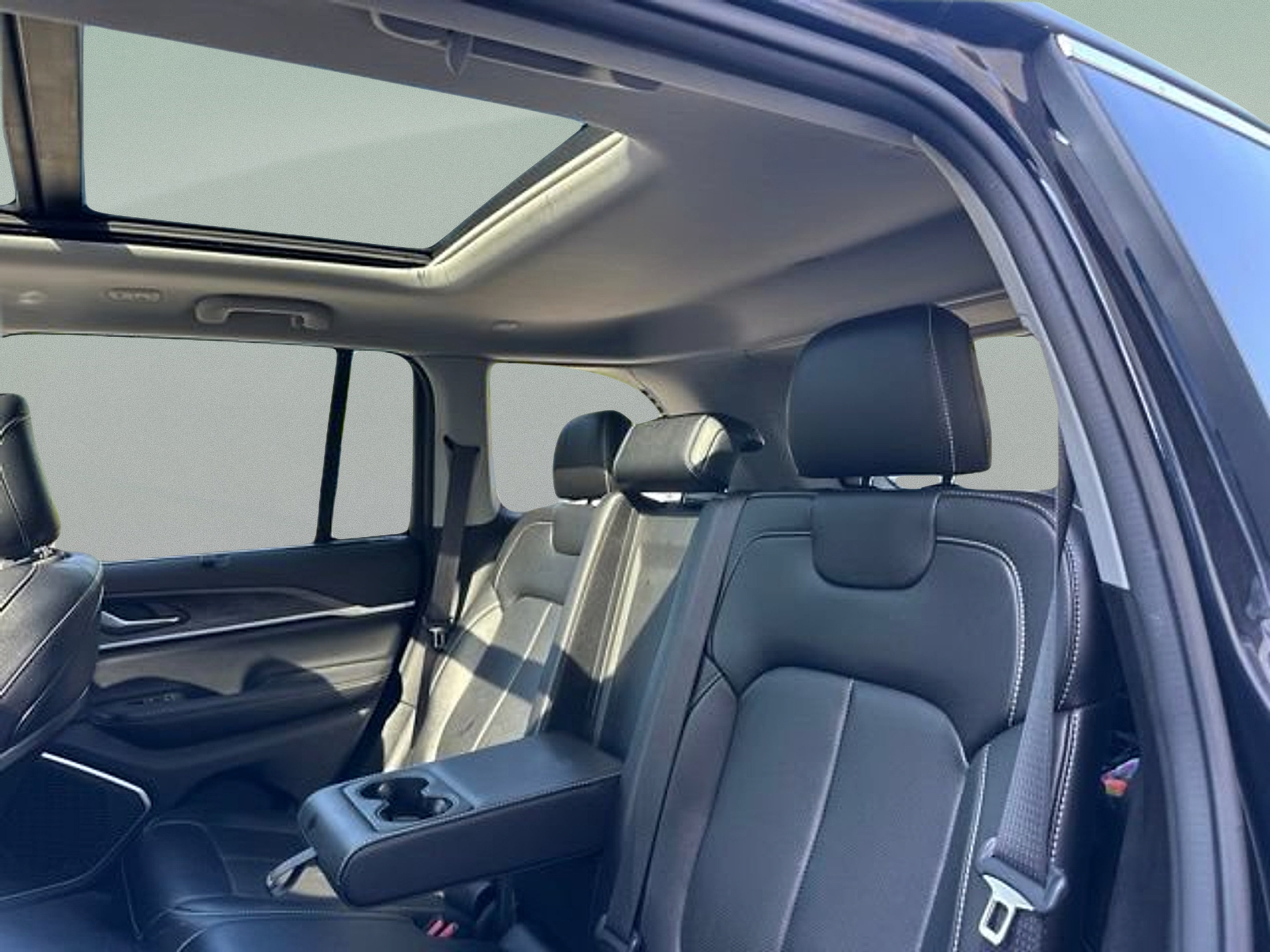 Used 2022 Jeep Grand Cherokee Limited 4xe w/ Luxury Tech Group II AWD/4WD image 15