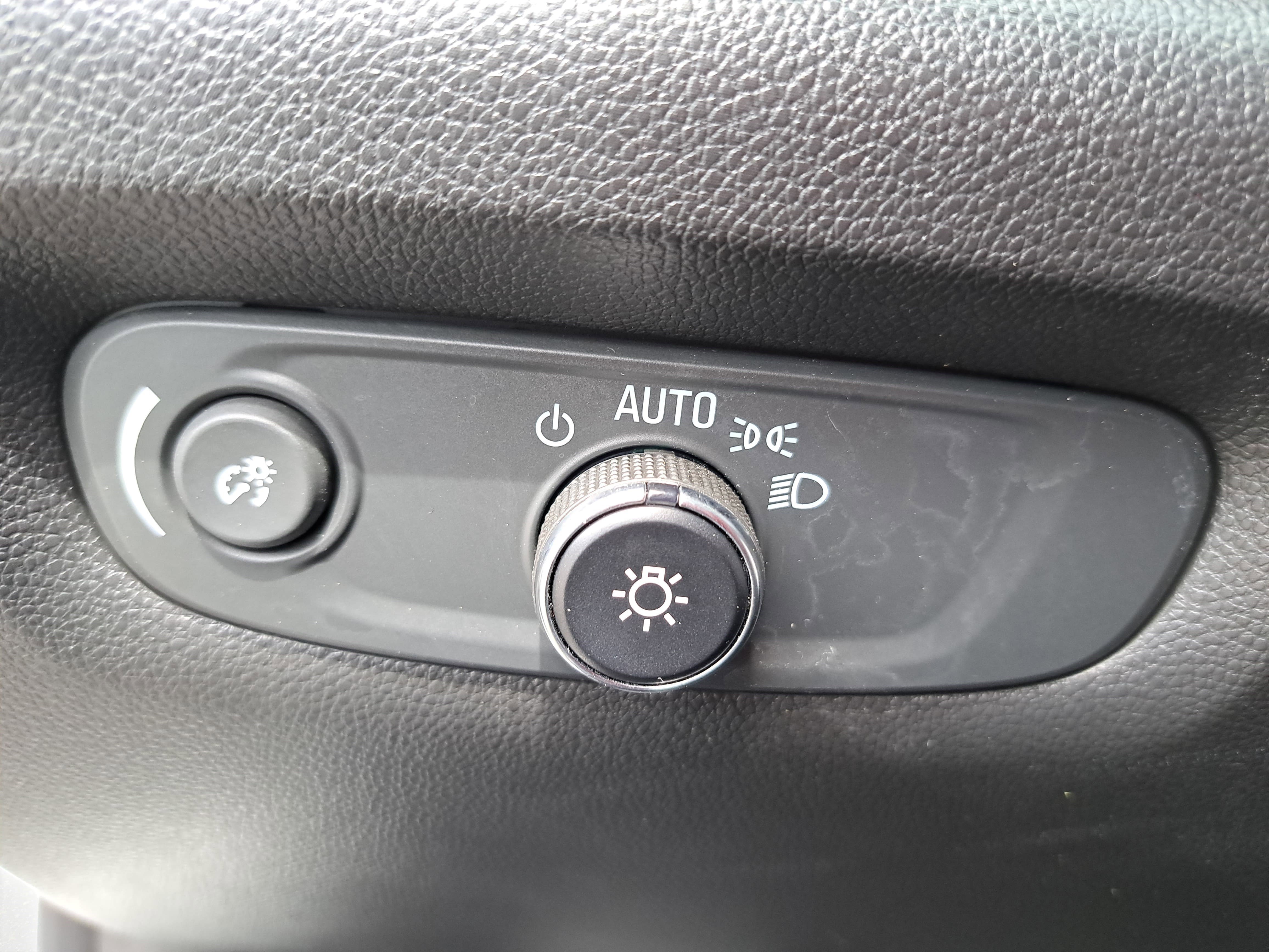 Used 2023 Chevrolet Traverse RS image 26