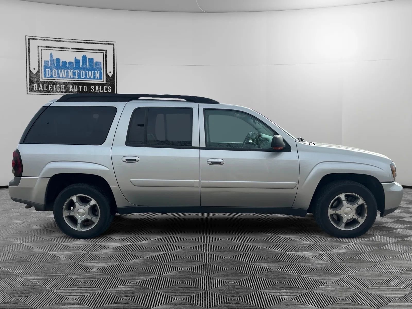 Used 2005 Chevrolet TrailBlazer EXT LT Extended Sport Utility 4D w/ Luxury Package image 5