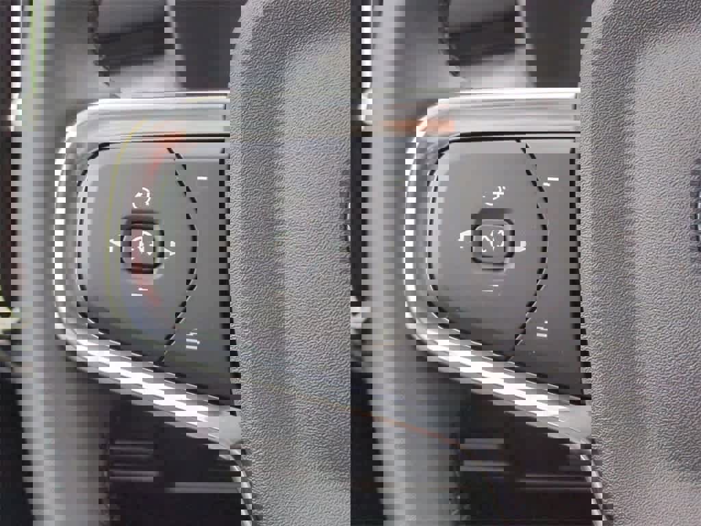 New 2026 Volvo XC40 B5 Ultra w/ Protection Package Premier image 24