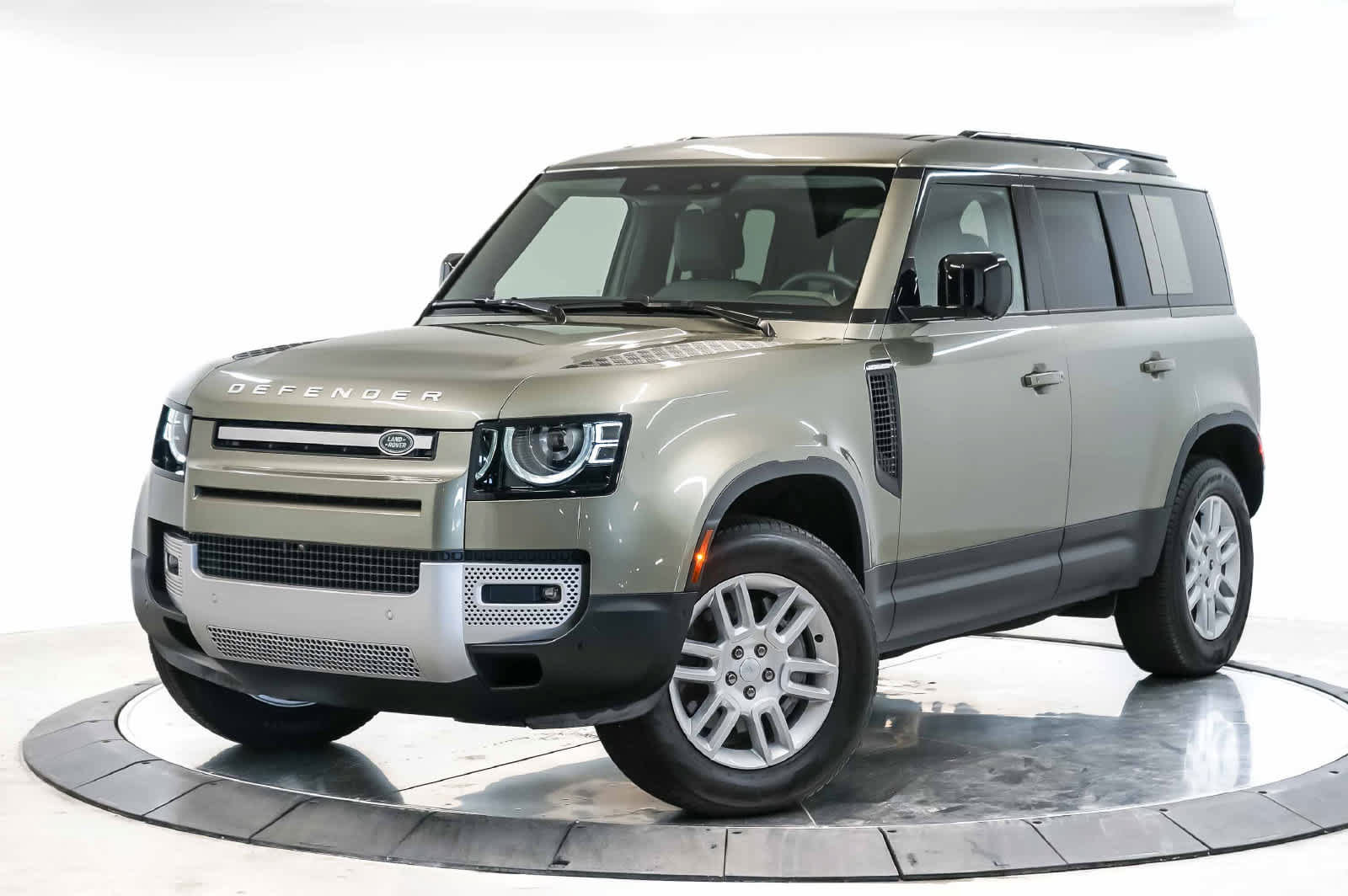 Used 2025 Land Rover Defender 110 S AWD/4WD image 1