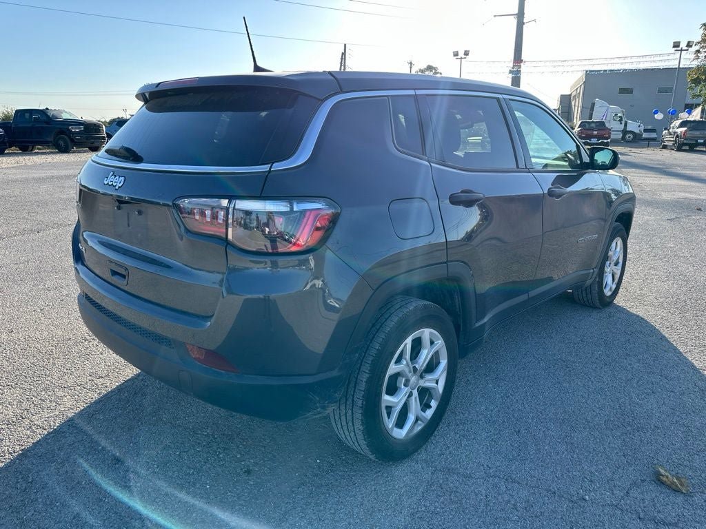 Used 2024 Jeep Compass Sport AWD/4WD image 5