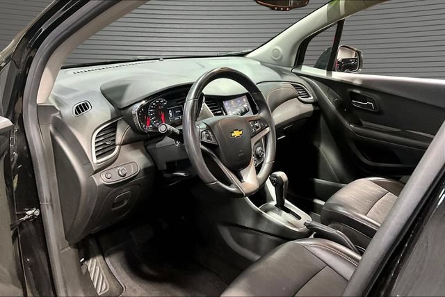 Used 2020 Chevrolet Trax LT w/ LT Convenience Package AWD/4WD image 16
