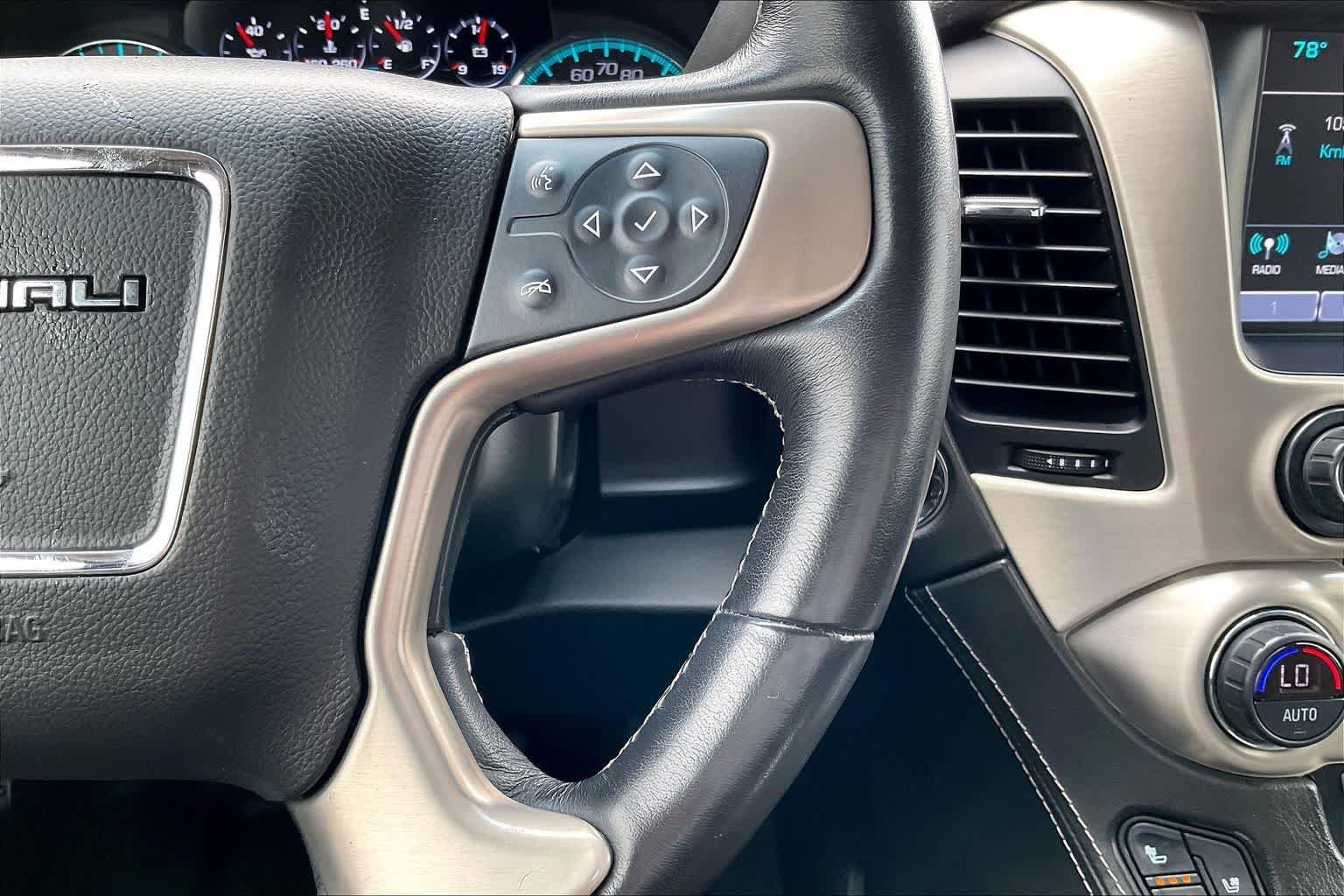 Used 2020 GMC Yukon Denali w/ Denali Premium Package RWD image 25