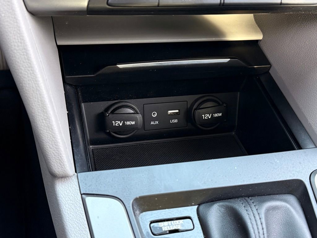 Used 2017 Hyundai Elantra SE image 20