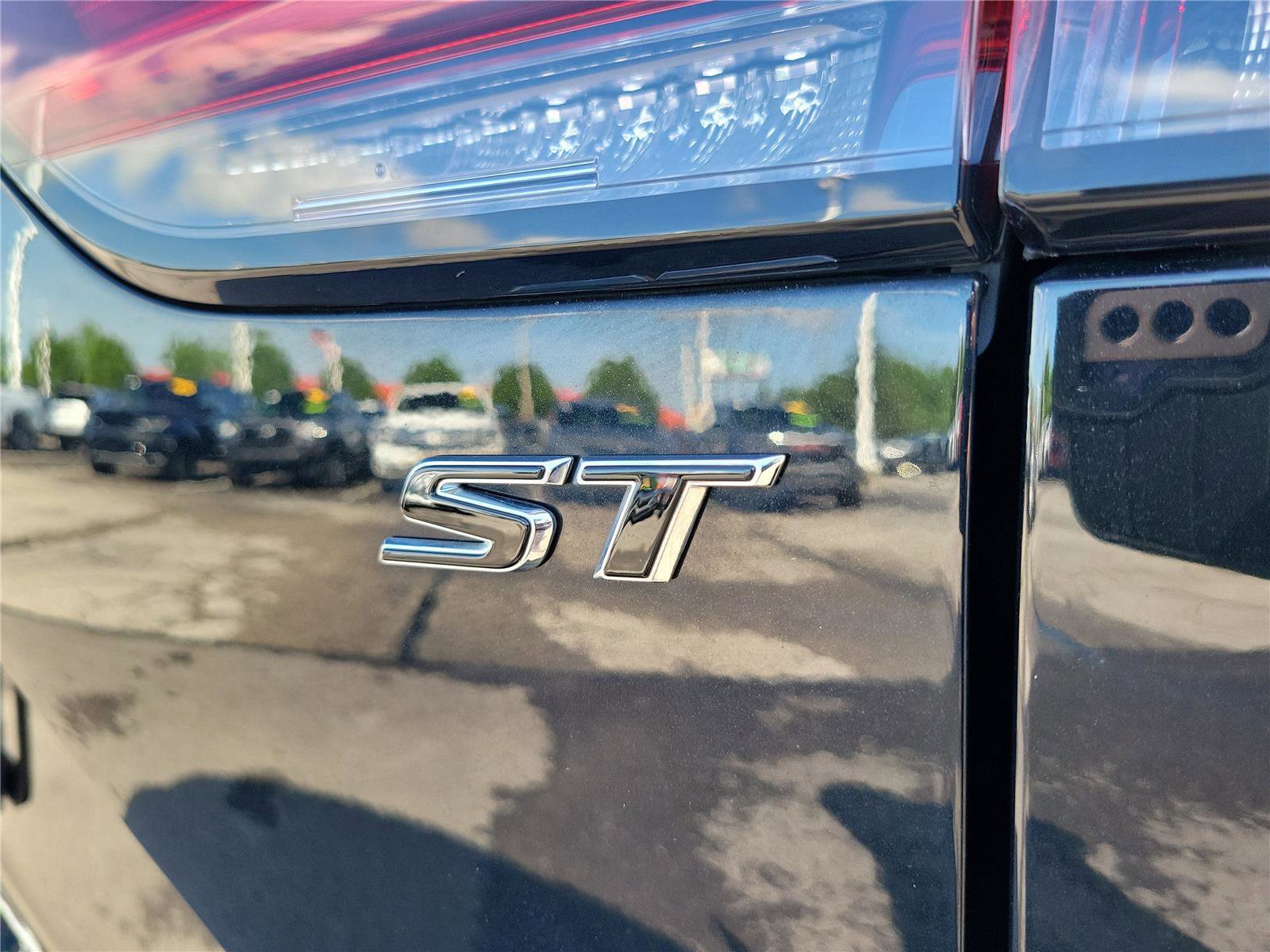 Used 2023 Buick Envision Essence w/ Sport Touring Package FWD image 7