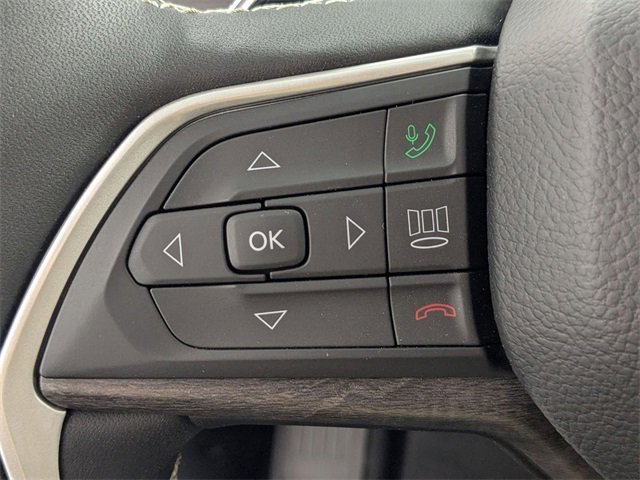 Used 2023 Jeep Grand Cherokee L Limited w/ Luxury Tech Group II image 17