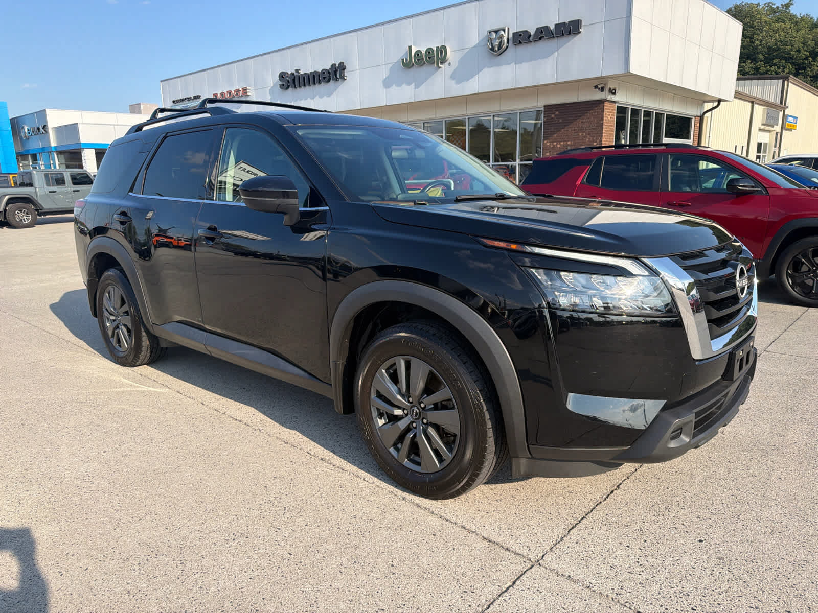 Used 2023 Nissan Pathfinder SV