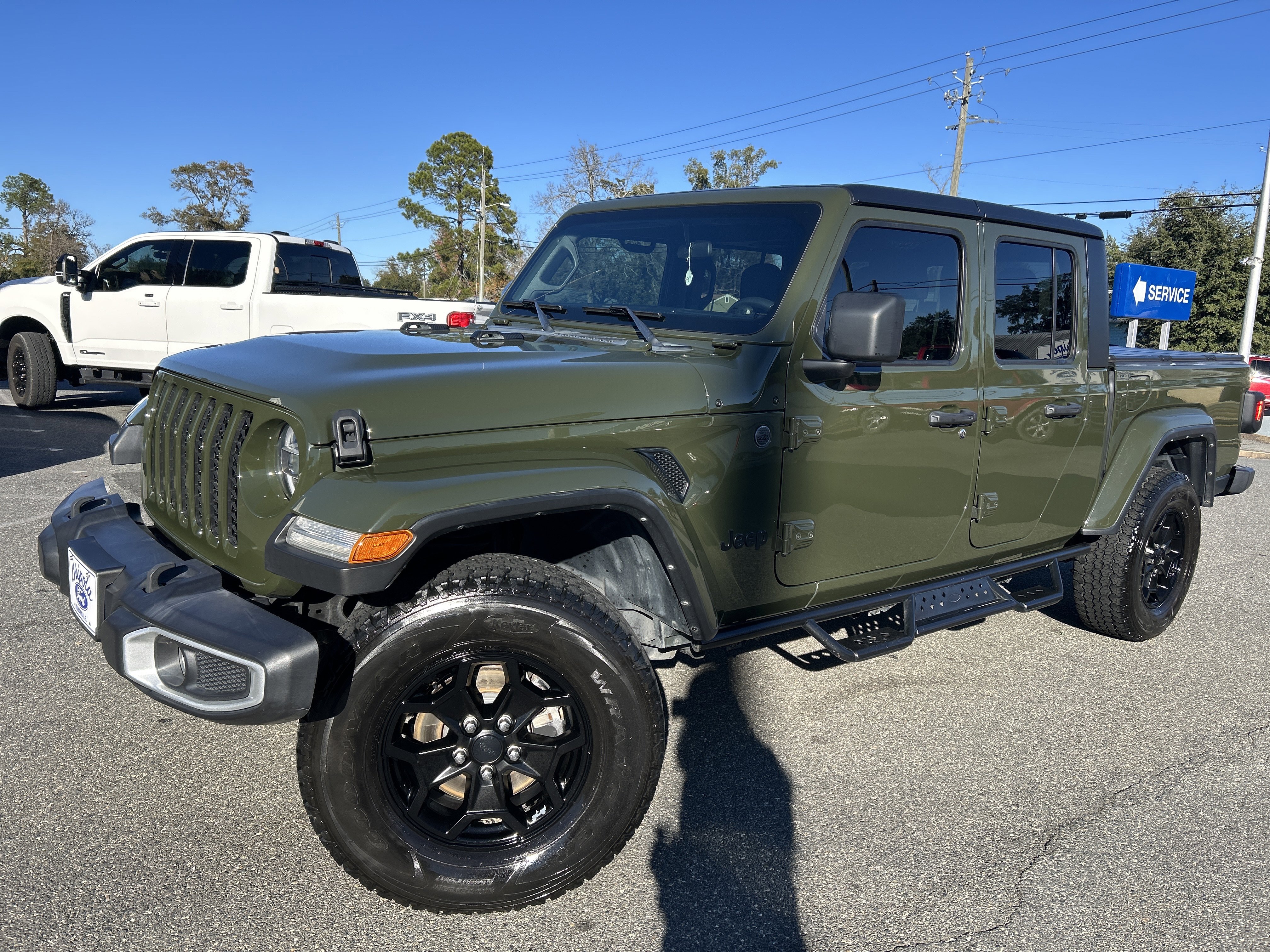 Used 2022 Jeep Gladiator Sport image 3