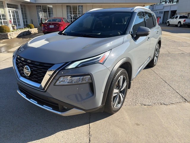 Used 2021 Nissan Rogue Platinum image 2