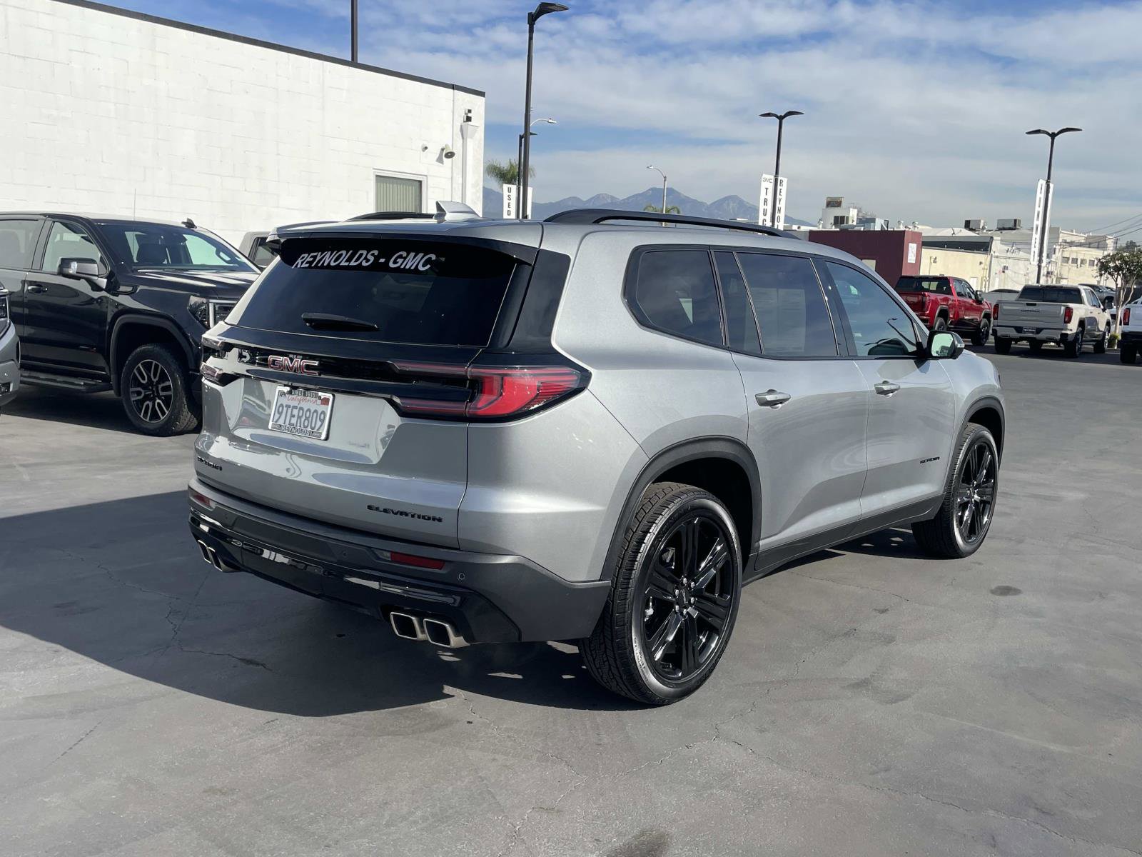 Used 2025 GMC Acadia Elevation w/ Elevation Premium Package image 5