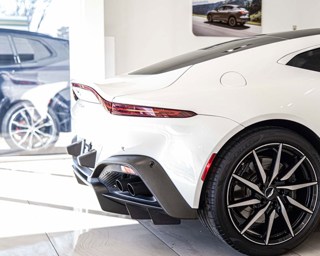 Used 2019 Aston Martin V8 Vantage Coupe image 12