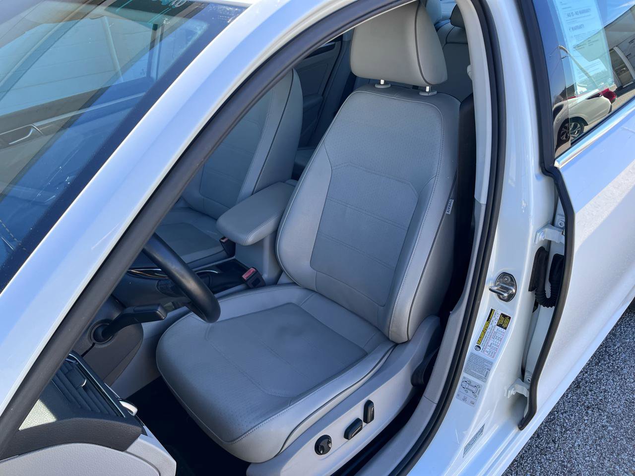 Used 2018 Volkswagen Passat 2.0T SE FWD image 20